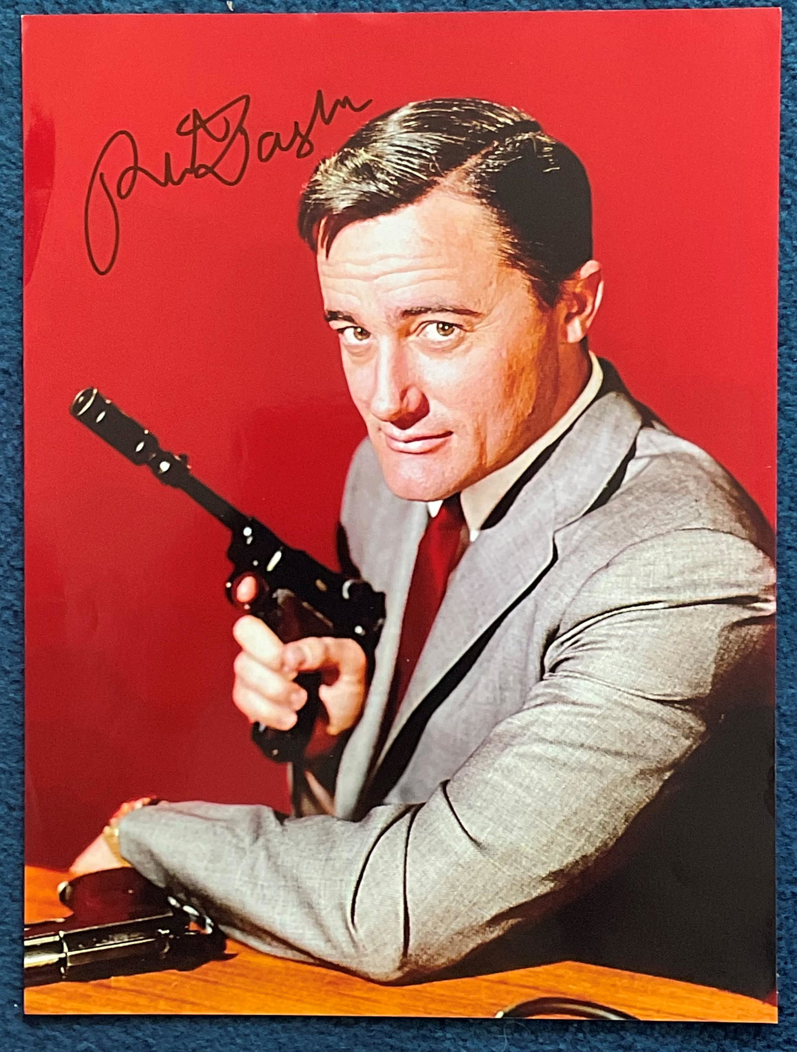 Man From Uncle Robert Vaughn signed 16 x 20 inch colour: Man From Uncle Robert Vaughn signed 16 x 20 inch colour photo. Good Condition. All autographs come with a Certificate of Authenticity. We combine postage on multiple winning lots and can ship worldwid