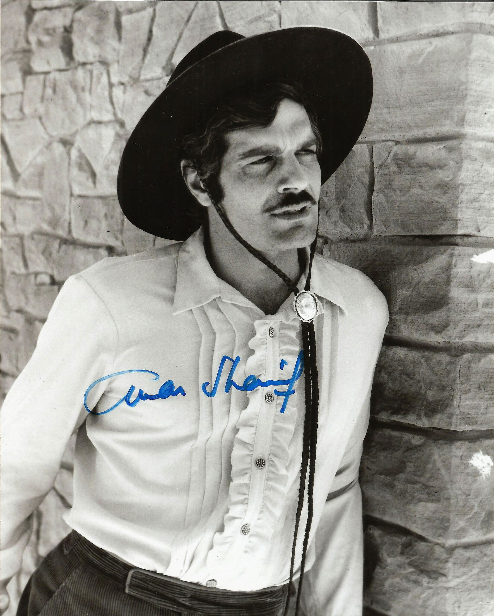 Omar Sharif signed 10x8 black and white photo. Omar: Omar Sharif signed 10x8 black and white photo. Omar Sharif 10 April 1932 - 10 July 2015 was an Egyptian film and television actor. He began his career in his native country in the 1950s, but is best k