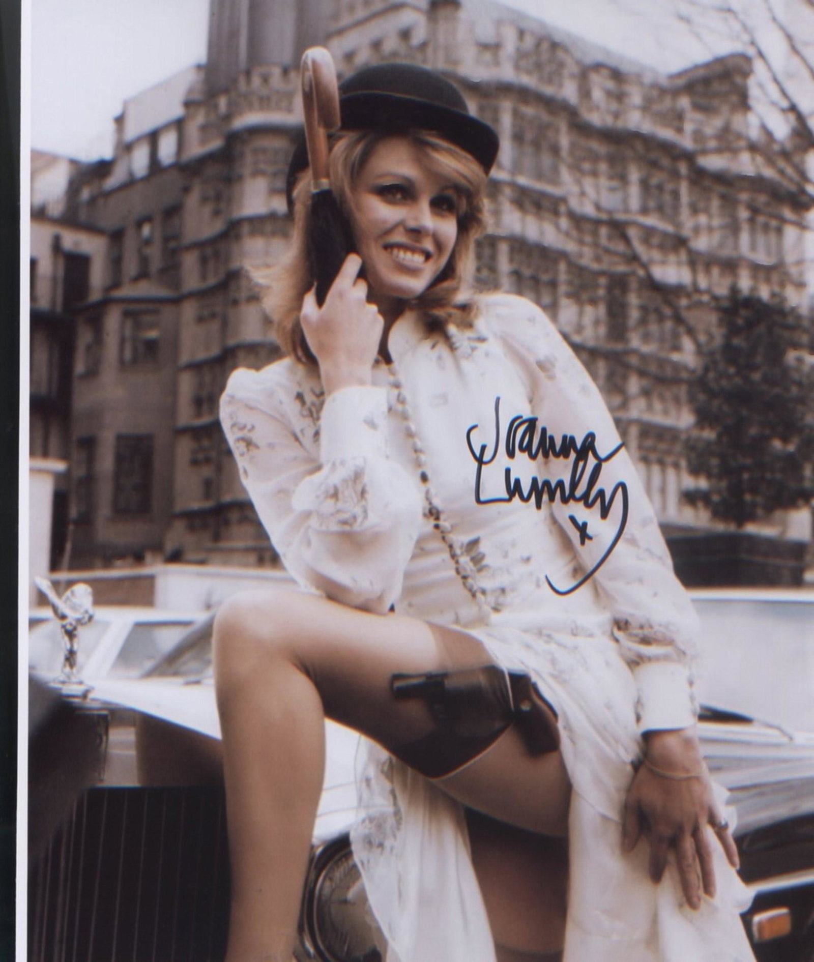 New Avengers Joanna Lumley signed 10x8 picture in (1 of 1)