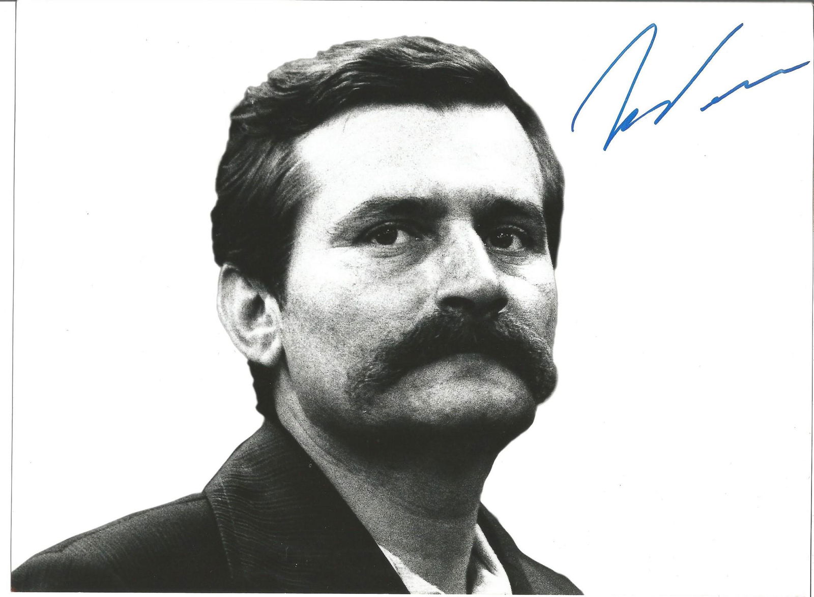 Lech Walesa signed 10 x 8 inch black and white photo. (1 of 1)