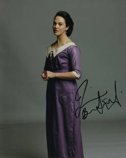 Jessica Brown Findlay Downton Abbey 10x8 Signed Photo.: Jessica Brown Findlay Downton Abbey 10x8 Signed Photo. Good condition. All autographs come with a Certificate of Authenticity. We combine postage on multiple winning lots and can ship worldwide. UK po