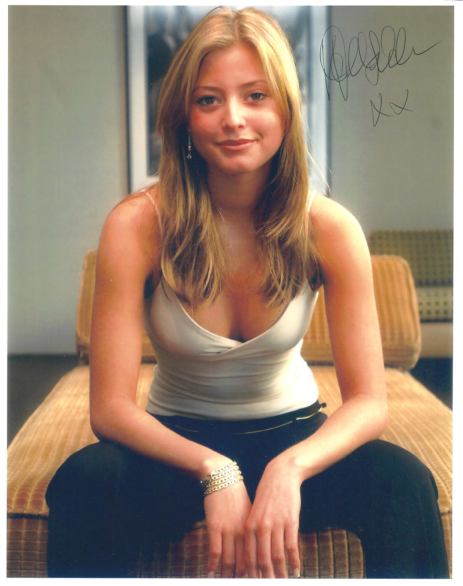 Music, Holly Valance signed 10x8 colour photograph. Valance is a retired Australian actress, (1 of 1)