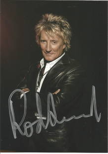 Rod Stewart signed 7x5 colour photo. Sir Roderick David Stewart CBE (born 10 January 1945) is a: Rod Stewart signed 7x5 colour photo. Sir Roderick David Stewart CBE (born 10 January 1945) is a British rock and pop singer, songwriter, and record producer. Born and raised in London, he is of