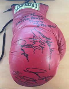 BOXING MIDDLEWEIGHT LEGENDS Red Everlast Boxing Glove multi signed by 5 Champions Sugar Ray Leonard,: BOXING MIDDLEWEIGHT LEGENDS Red Everlast Boxing Glove multi signed by 5 Champions Sugar Ray Leonard, Marvellous Marvin Hagler (1954-2021), Thomas 'Hitman' Hearns, Roberto Duran and John 'The Beast'