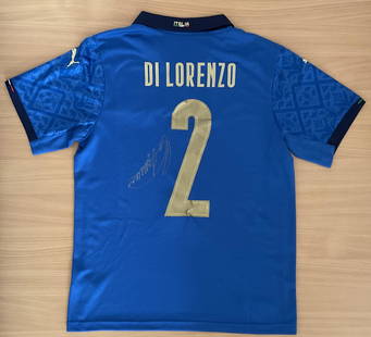 Football Giovanni Di Lorenzo signed Italy replica home shirt size medium. Giovanni Di Lorenzo: Football Giovanni Di Lorenzo signed Italy replica home shirt size medium. Giovanni Di Lorenzo Cavaliere OMRI (born 4 August 1993) is an Italian professional footballer who plays as a right-back for Se