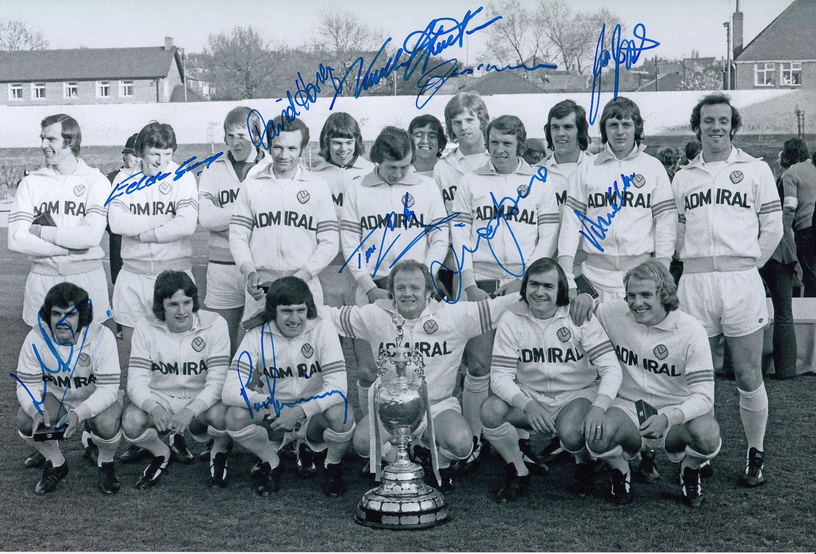 Autographed Leeds United 1974 12 X 8 Photo - B/W, Depicting A Wonderful Image Showing The 1974 First (1 of 1)