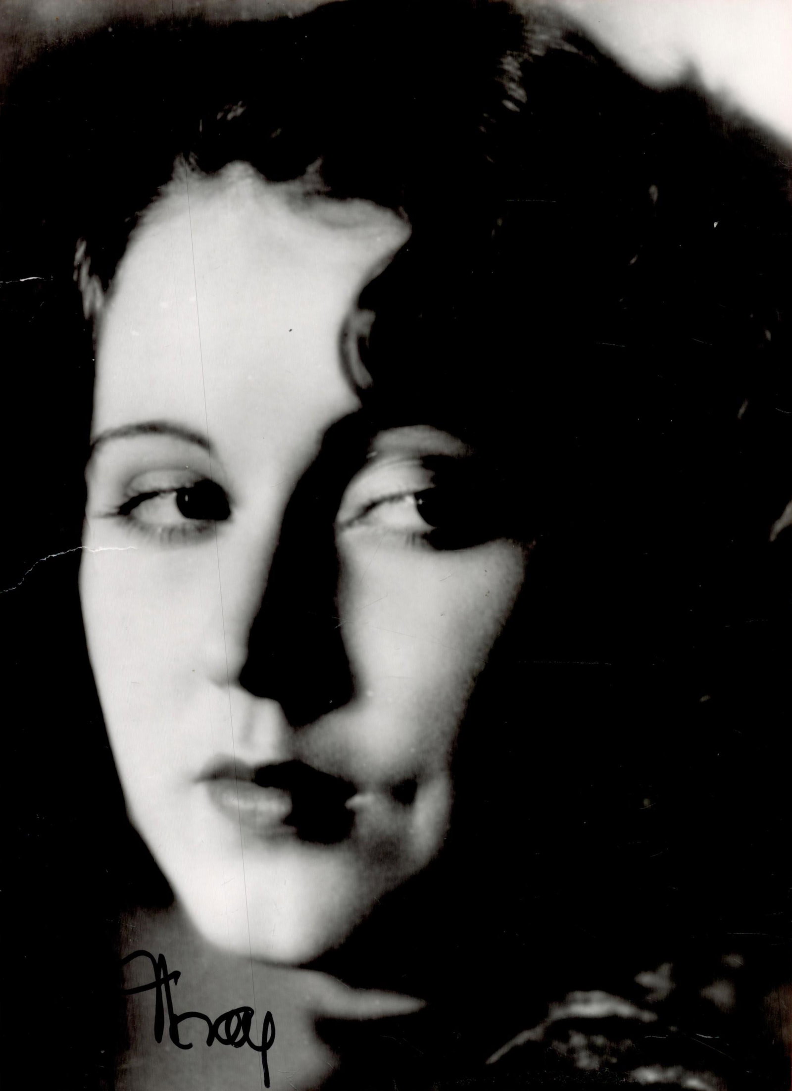 Fay Wray signed 10x8 black and white photo slight crease signature not affected. Good condition. All (1 of 1)