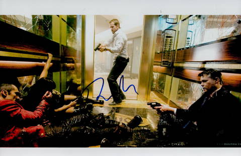 Ryan Reynolds Signed 12 x 8 inch Colour Photo. Signed in blue ink. Good condition. All autographs: Ryan Reynolds Signed 12 x 8 inch Colour Photo. Signed in blue ink. Good condition. All autographs come with a Certificate of Authenticity. We combine postage on multiple winning lots and can ship worl