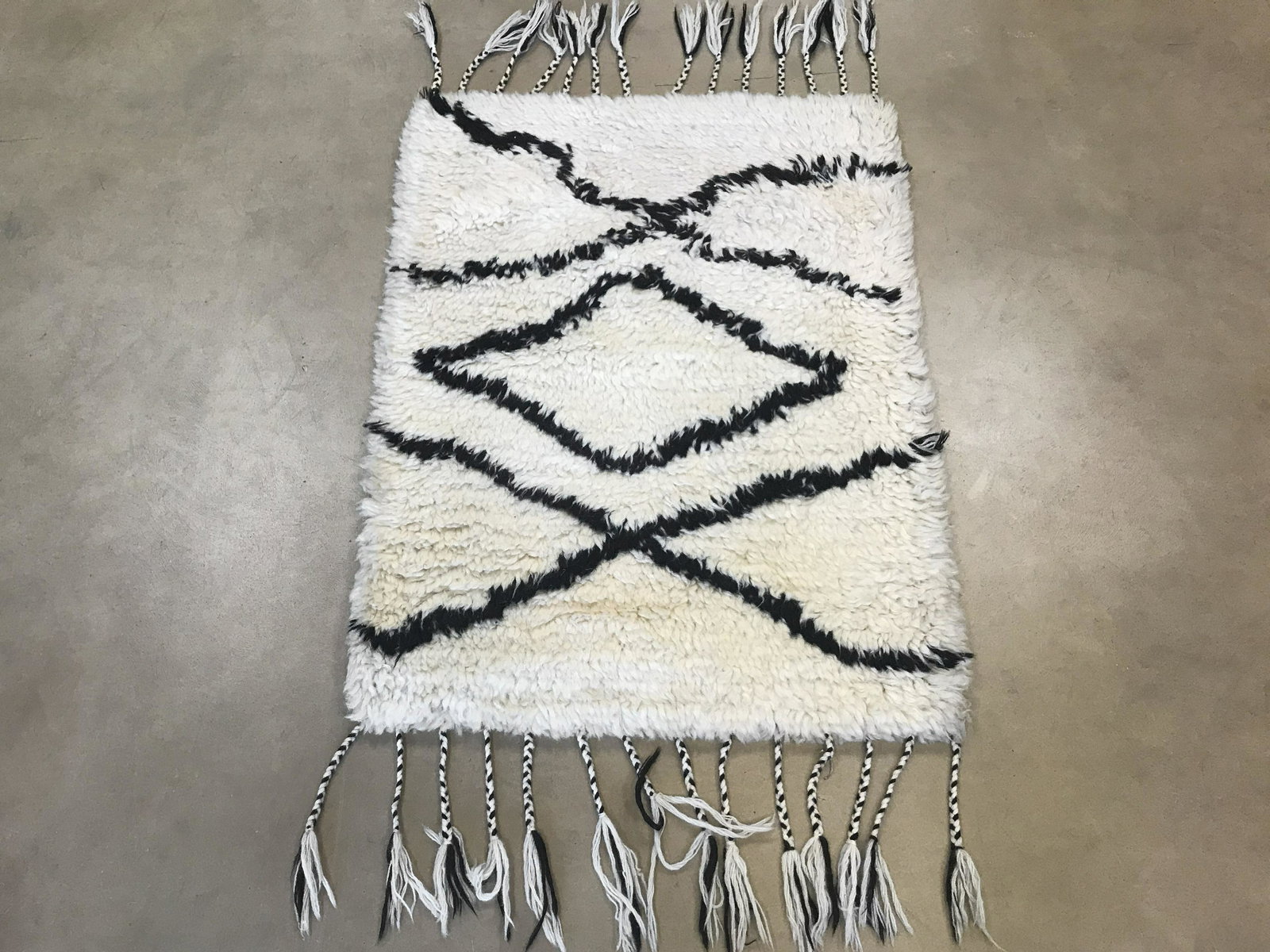2X3 Modern Moroccan Small Rug with Braided Fringe (1 of 4)