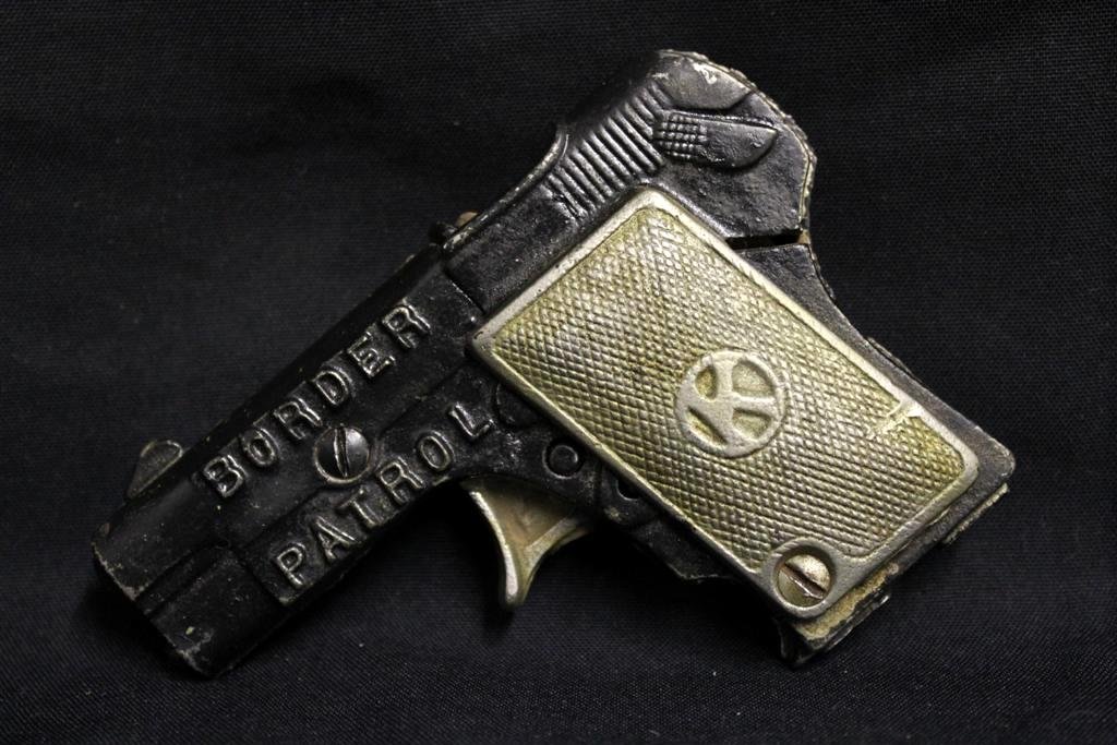 antique Cast Iron Kilgore Border Patrol Auto Cap Gu: A great early 1900's cast iron cap gun. Made by the Kilgore company it is there "Border Patrol" Automatic model. Has black paint and silver colored grips. 4-1/2" by 3".