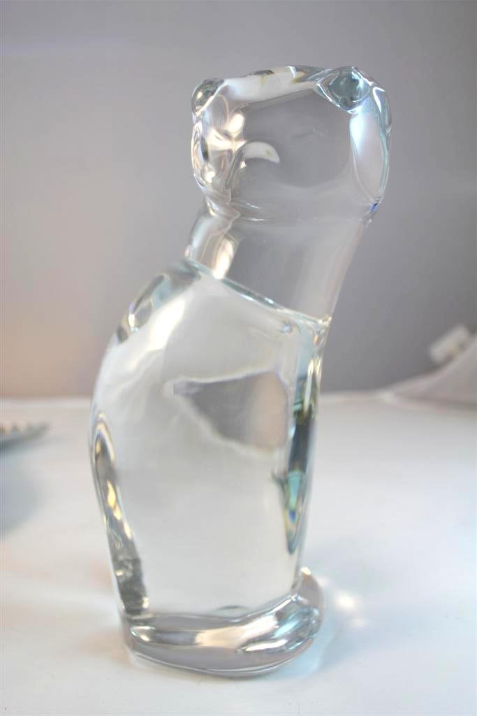 Large Orrefors crystal Olle Alberius Cat Figure: A fantastic Mid Century Modern Large & very heavy Cat figurine. Made by the Orrefors glass factory. Designed by Olle Alberius for the factory. Hand signe don the bottom by Orrefors and Olle. Measure a