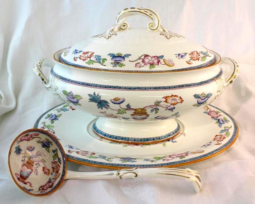 Brownfield Staffordshire Ironestone Tureen Oriental: A beuatiful Japanesque or Chinese Oriental motif tureen. Made Circa 1880's by the famous Brownfield & Son company in Staffordshire. Mad of beautiful ironstone. It is decorated with a transfer pattern 