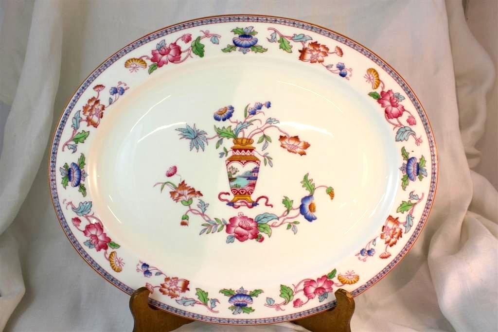 Brownfield Staffordshire Ironestone Oriental Platte: A beautiful Large Japanesque or Chinese Oriental motif platter. Made Circa 1880's by the famous Brownfield & Son company in Staffordshire. Made of beautiful ironstone. It is decorated with a transfer 