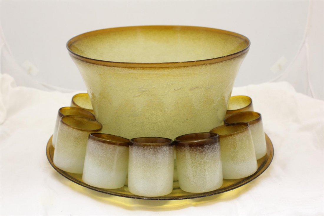 RARE Murano Pulegoso Bollicine Art Glass Punch Bowl: Beautiful & Very RARE Vintage Murano Art Glass Punch Bowl set. Made in Pulegoso/Bollicine Heavy Bubble Glass. Dark rim to lighter body. Possibly by Carlo Scarpa or Napoleone Martinuzzi Complete set wi