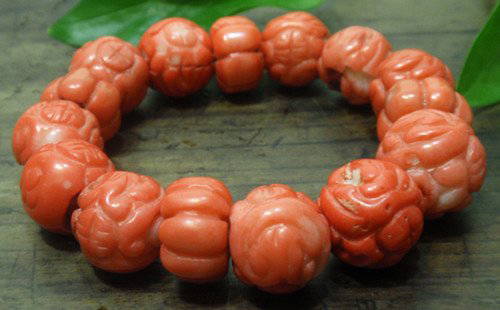 An Antique Chinese Red Coral Bracelet: An Antique Chinese Red Coral Bracelet, Qing Dynasty , bead size: 2.5 CM