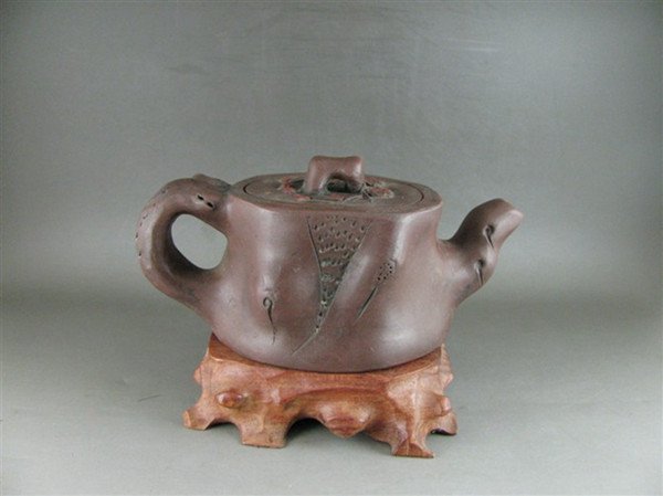 An Old Yixing Zisha Teapot: An Old Yixing Zisha Teapot , Republic Period ,signed , 300 ML