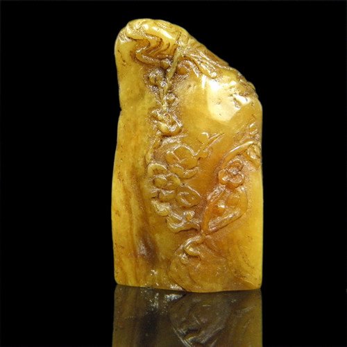 An Old Soapstone Tianhuang Seal: An Old Soapstone Tianhuang Seal, Late Qing period , size: 4.5 X 2.5 X 1.3 CM , weight : 22.1 g