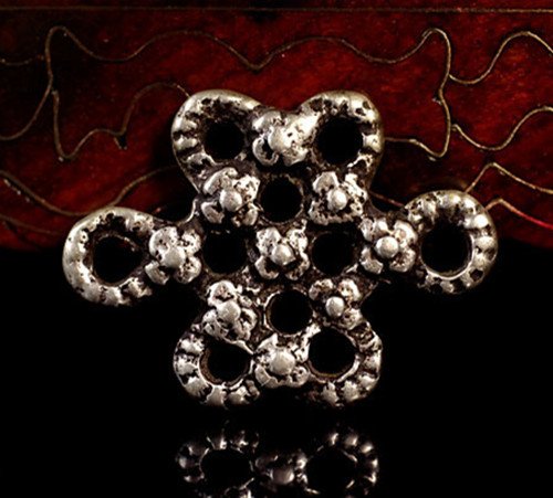 Old Tibetan Buddhist Silver Amulet: Old Tibetan Buddhist Silver Amulet , pre 1900 , size: 2.7 X 2 CM