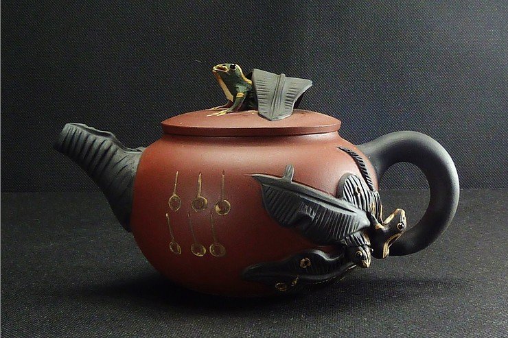 Old Yixing Zisha Teapot: Old Signed Yixing Zisha Teapot , revolutionary period , size: 17.8 X 11.3 X 10.2 CM