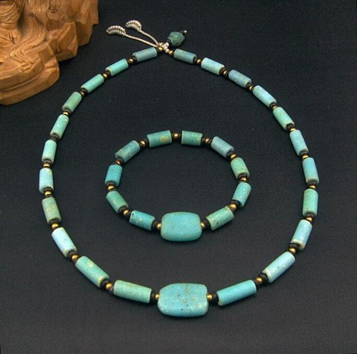 A Set of Warring States Beads Necklace & Beacelet: Chinese Warring States Beads Necklace , Blue Liuli ( glass beads ) of chinese warring states , with new bronze bead. very rare , authenticity guaranteed . blue bead size :1.9 X 1.4 X 0.4 CM , blue tub