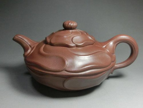 Old Chinese Yixing Zisha Teapot: Old Chinese Yixing Zisha Teapot ,artist signed , pre 1970 , 300 CC