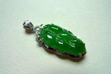 Fine Chinese 18K Diamond Inlaid Natural Jadeite Pendant