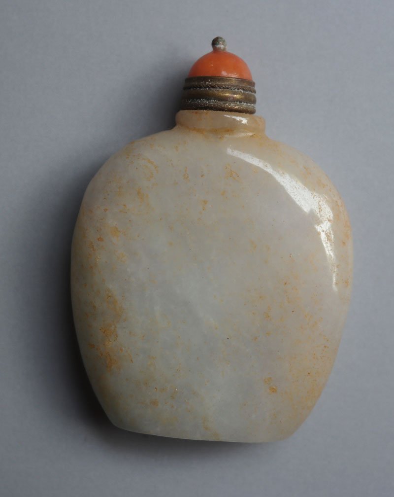 Fine Old Chinese Jade Snuff Bottle: Fine Old Chinese Jade Snuff Bottle , late Qing period , size: 6 X 4.5 CM from the lid