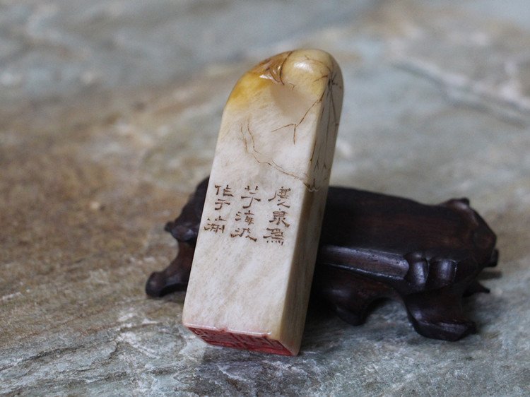 Fine Old Chinese Soapstone Seal: Fine Old Chinese Soapstone Seal , artist signed , late Qing to Republic period , size: 8.4 X 2.7 X 2.6 CM