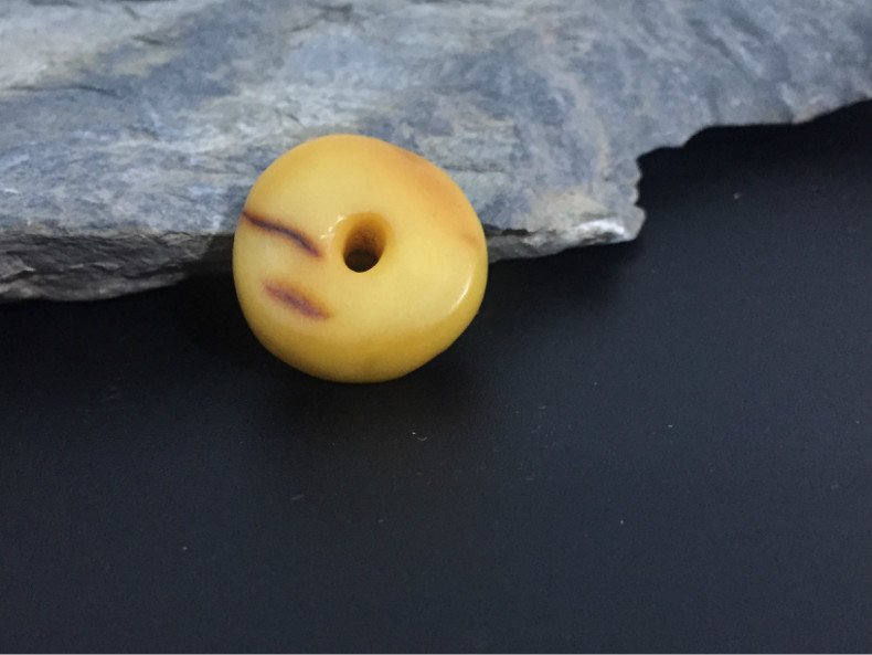 Fine Antique Tibetan Natural Buddha Amber Bead Pendant (1 of 4)