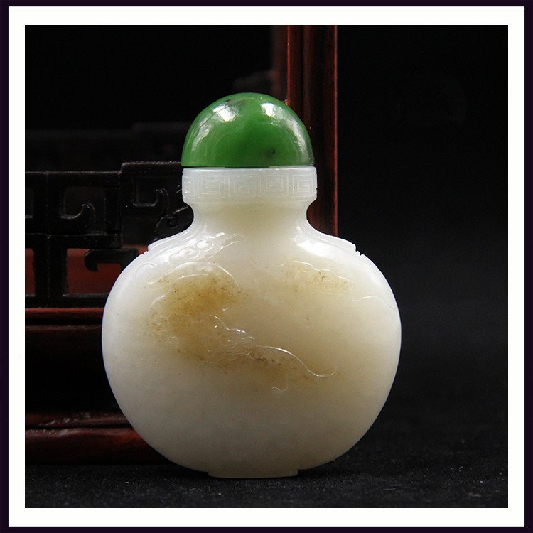 Fine Vintage Chinese White Jade Carved Snuff Bottle (1 of 5)