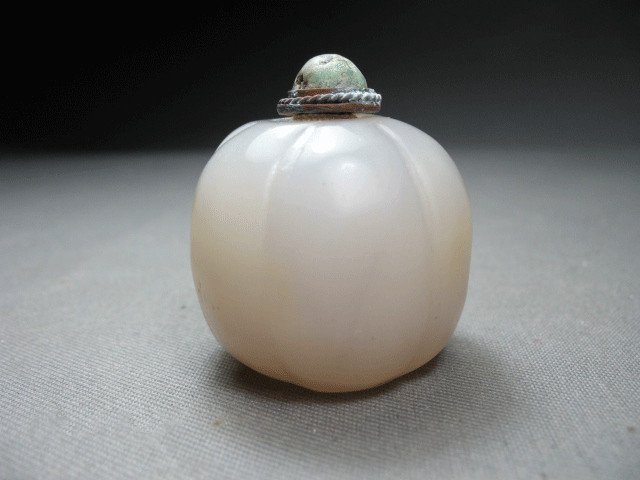Fine Old Chinese Mini White Jade Snuff Bottle (1 of 5)