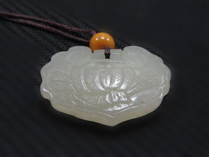 Fine Old Chinese White Jade Carved Lock Pendant (1 of 4)