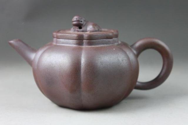 Fine Vintage Chinese Yixing Zisha Teapot (1 of 4)