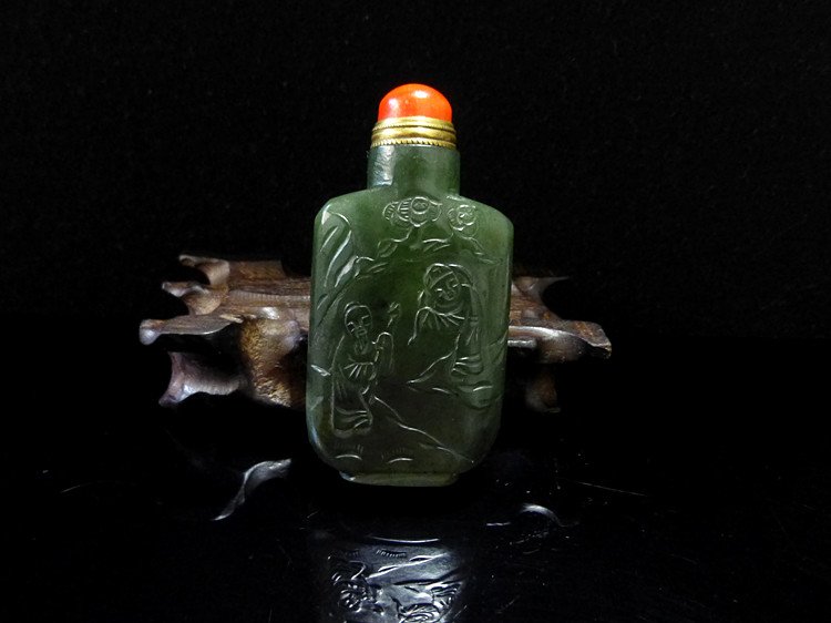 Fine Vintage Spinach Jade Carved Snuff Bottle (1 of 10)