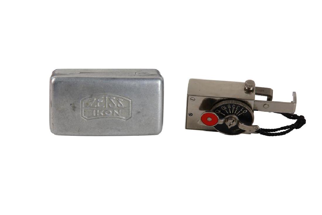 Leitz Accessories: Leica Cameras and Accessories including, a Leitz 13.5cm f/4.5 Hektor 1127544 (1931), barrel, G, optics, G, with M-mount adapter, a Leitz VIDOM Universal Finder Viewfinder, Black & Nickel 27268, body