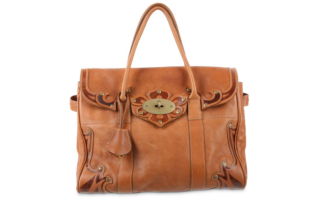 Mulberry Oak Darwin Bayswater: Mulberry Oak Darwin Bayswater, c. 2006, grained leather body with applique leather detail and gold tone classic postman lock, 36cm wide, 29cm high, 13cm handle drop Includes padlock, keys and cloche C