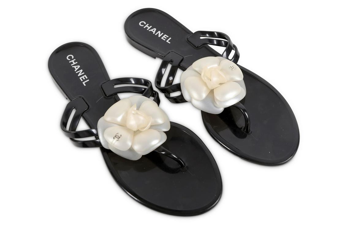 chanel clear jelly sandals 2019