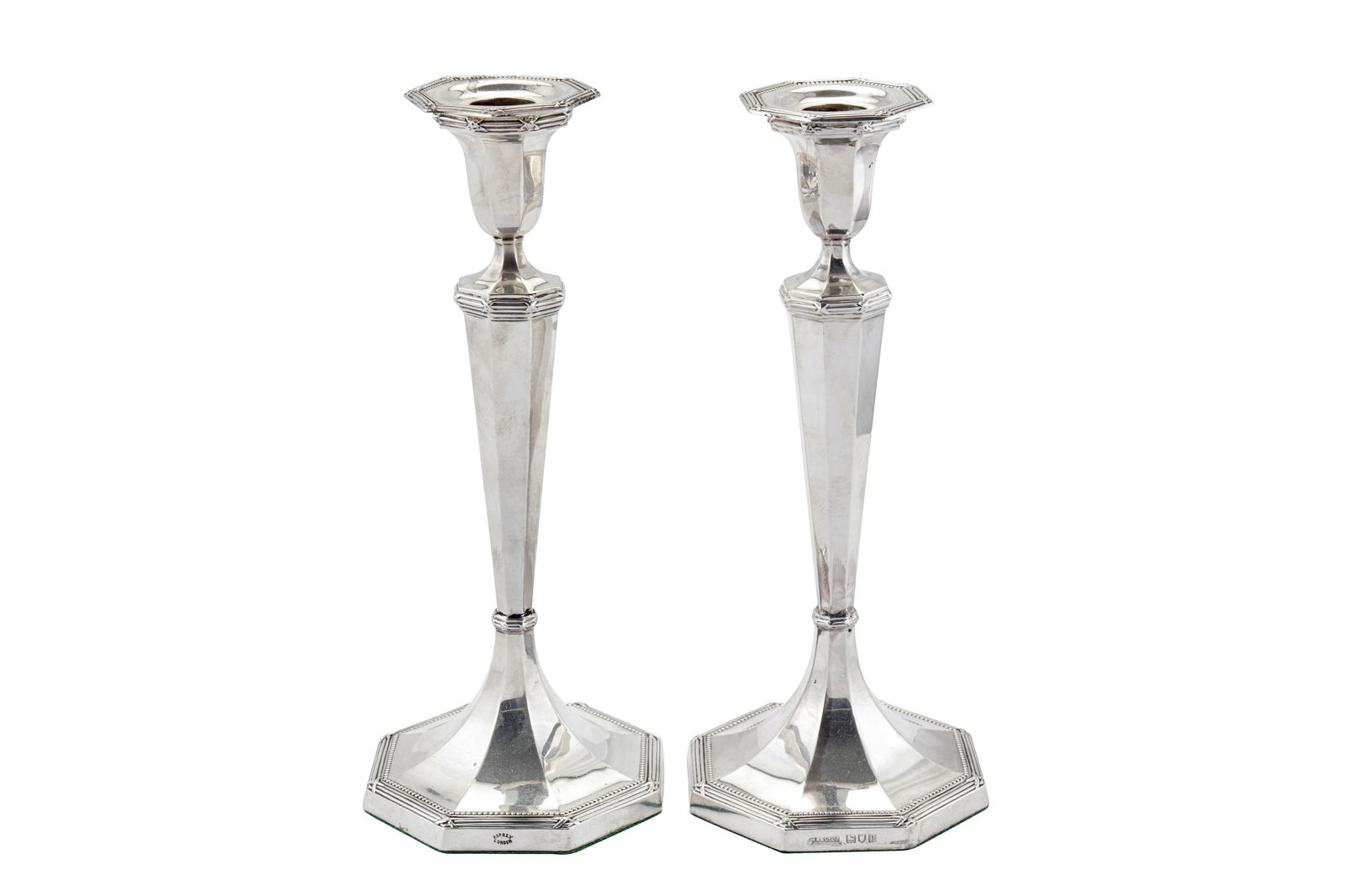 A pair of George V sterling silver candlesticks, London (1 of 3)
