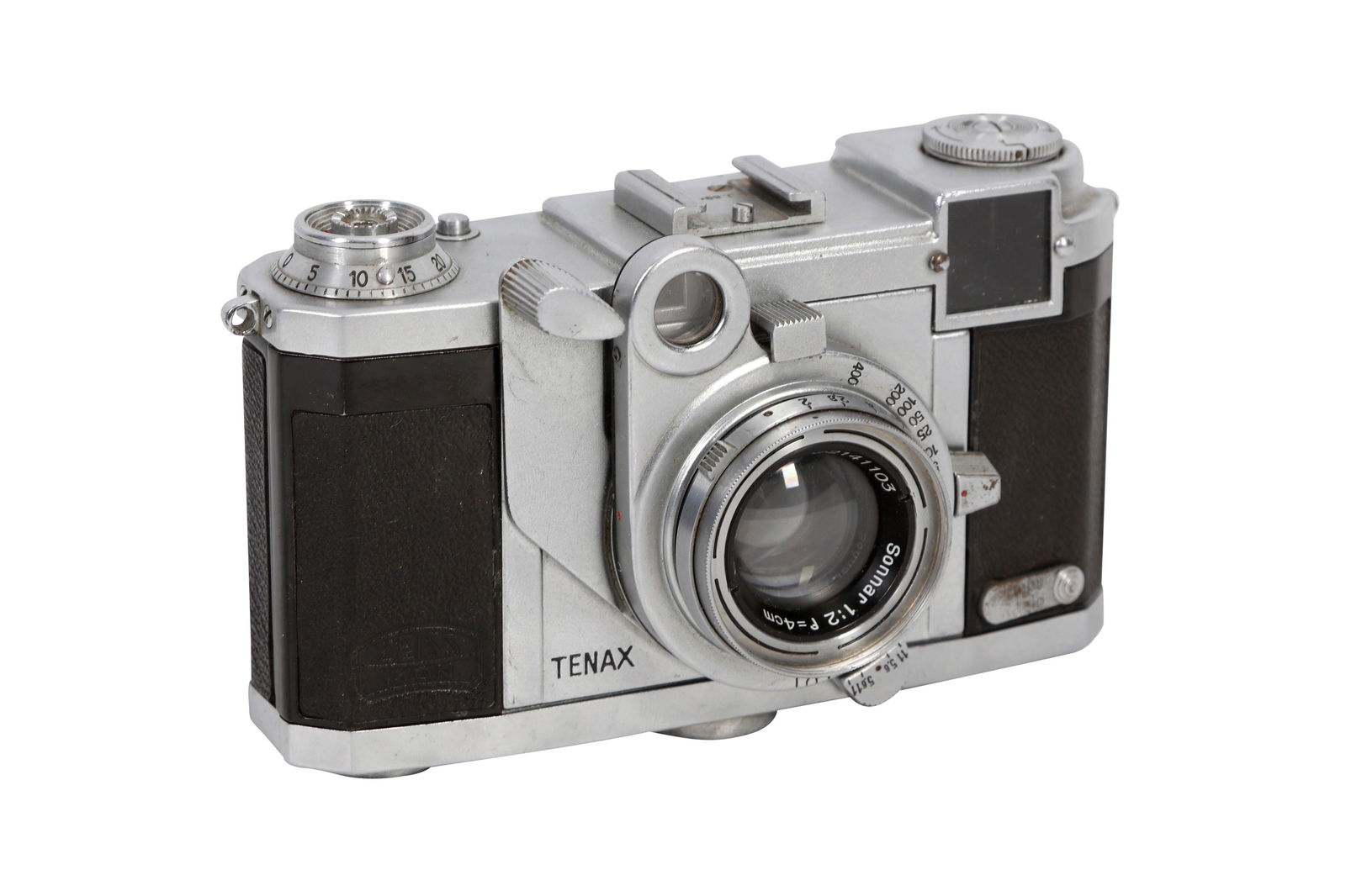 A Zeiss Ikon Tenax II Rangefinder Camera: A Zeiss Ikon Tenax II Rangefinder Camera Serial No: J.89454 Body: G/VG Shutter: working Lens: Carl Zeiss Jena 4cm f/2 Sonnar (2141103) Optics: F-G - some light internal dust and spotting Notes: comple