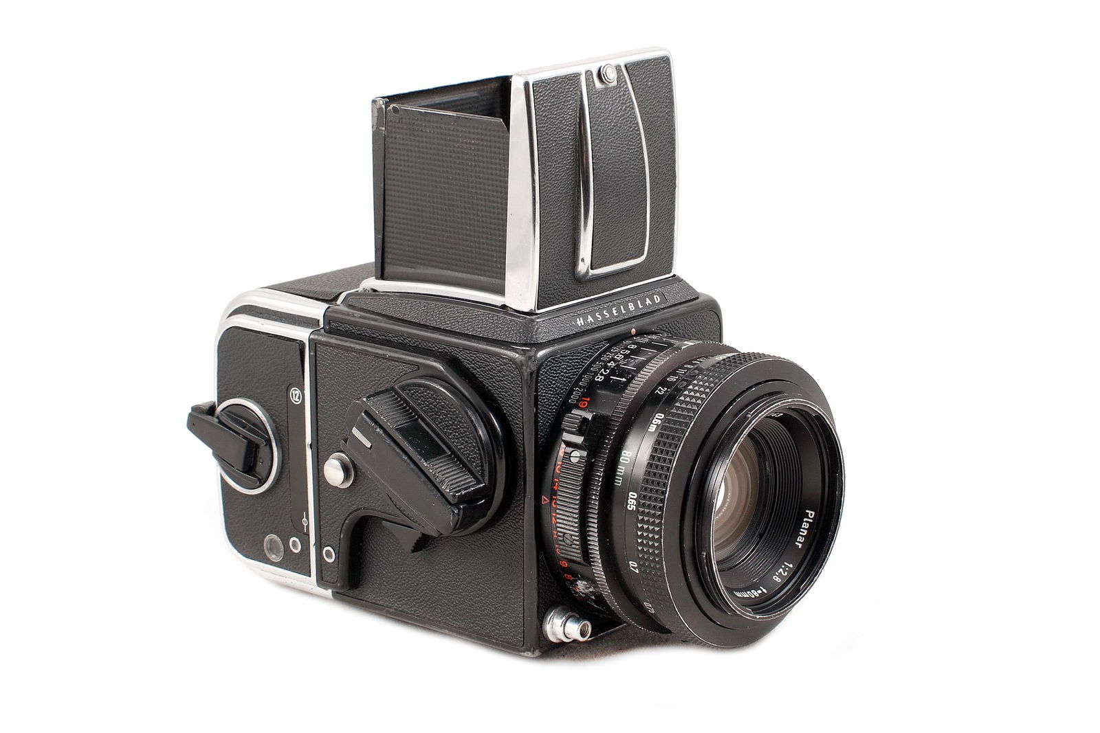 Hasselblad 2000FC, Complete.: Hasselblad 2000FC. Comprising body #RV1514582 (shutter fires but slight wear to blind) with CZ Planar 80mm f2.8 T* #5878143 (signs of normal+ use) and 120 roll film back (signs of normal+ use). One si