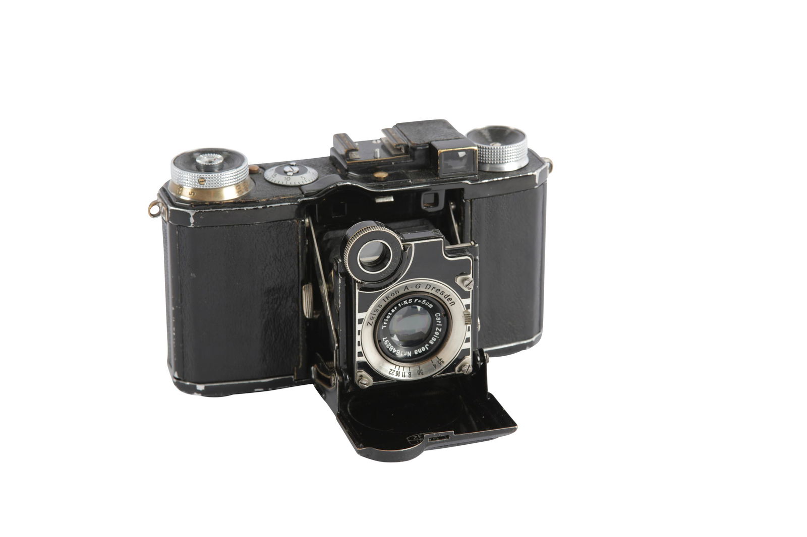 A Zeiss Ikon Super Nettel I Folding Camera (536/24): A Zeiss Ikon Super Nettel I Folding Camera (536/24) Serial No: Y.60237 Body: VG Shutter: firing but in need of attention Lens: Carl Zeiss Jena 5cm f/3.5 Tessar (1648297) Optics: G - cleaning marks Not