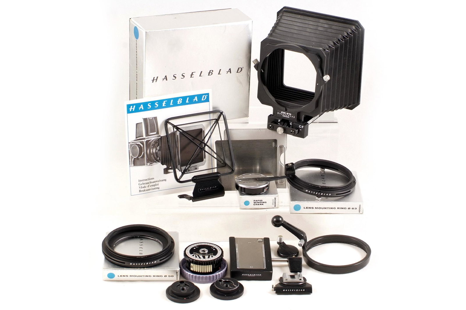 Hasselbald Items inc Bellows Hood, Metered Knob etc.: Hasselbald Items inc Bellows Hood, Metered Knob etc. To include metered winder knob (needle moves but not tested further), bellows lens hood, boxed (looks unused), Sportsfinder, film back sheaf, lens 