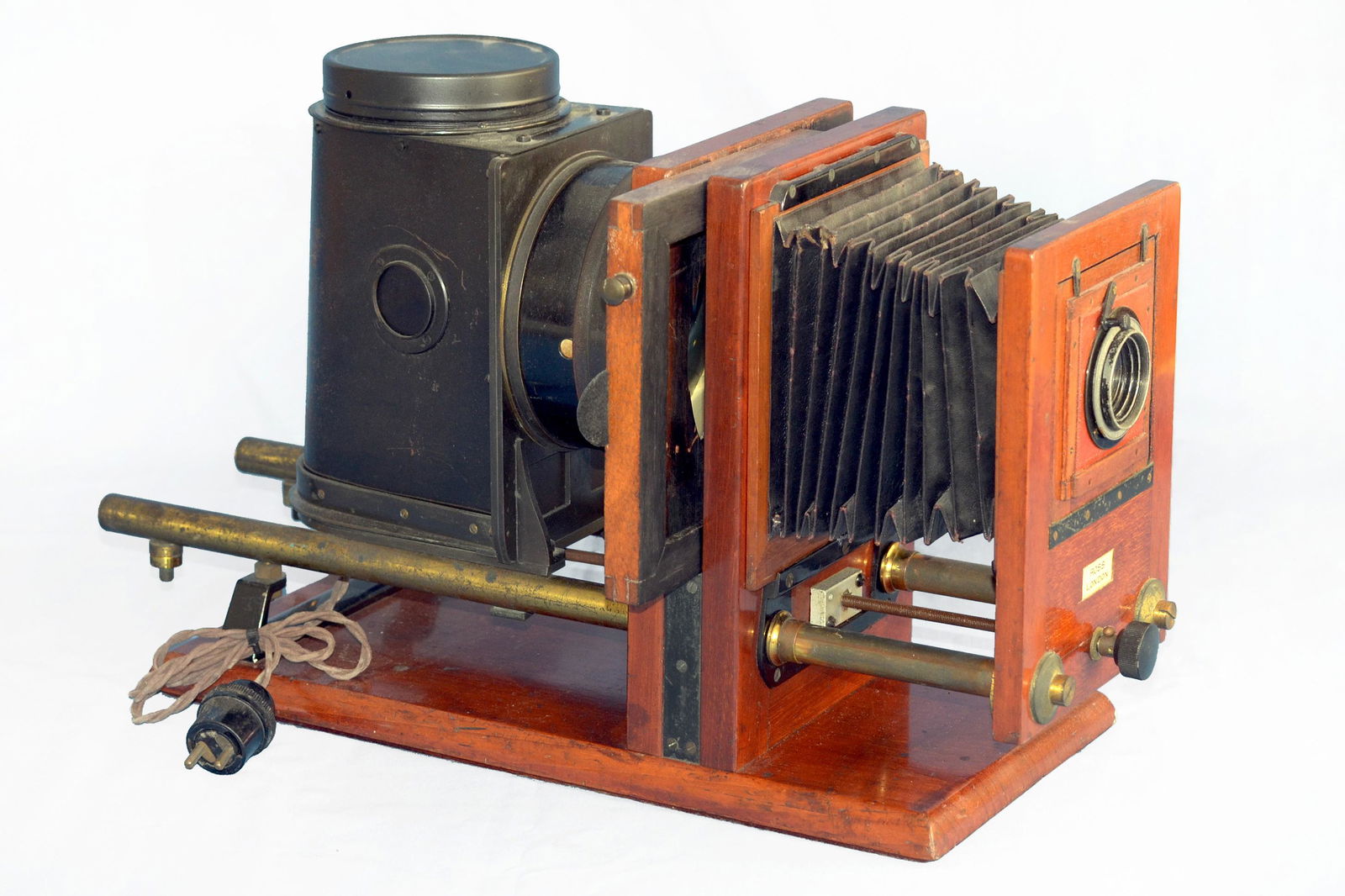 An Interesting Half Plate Horizontal Enlarger by Ross. (1 of 4)
