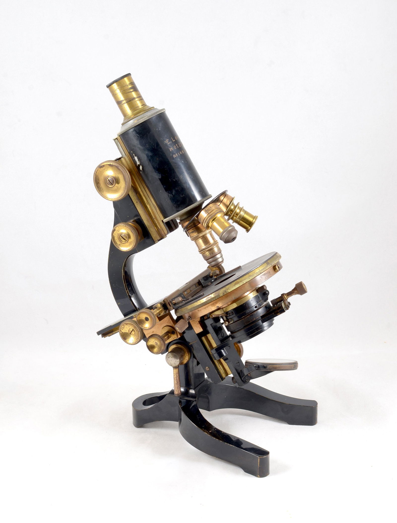 A Brass Leitz Microscope with Accessories in Fitted Box (1 of 4)