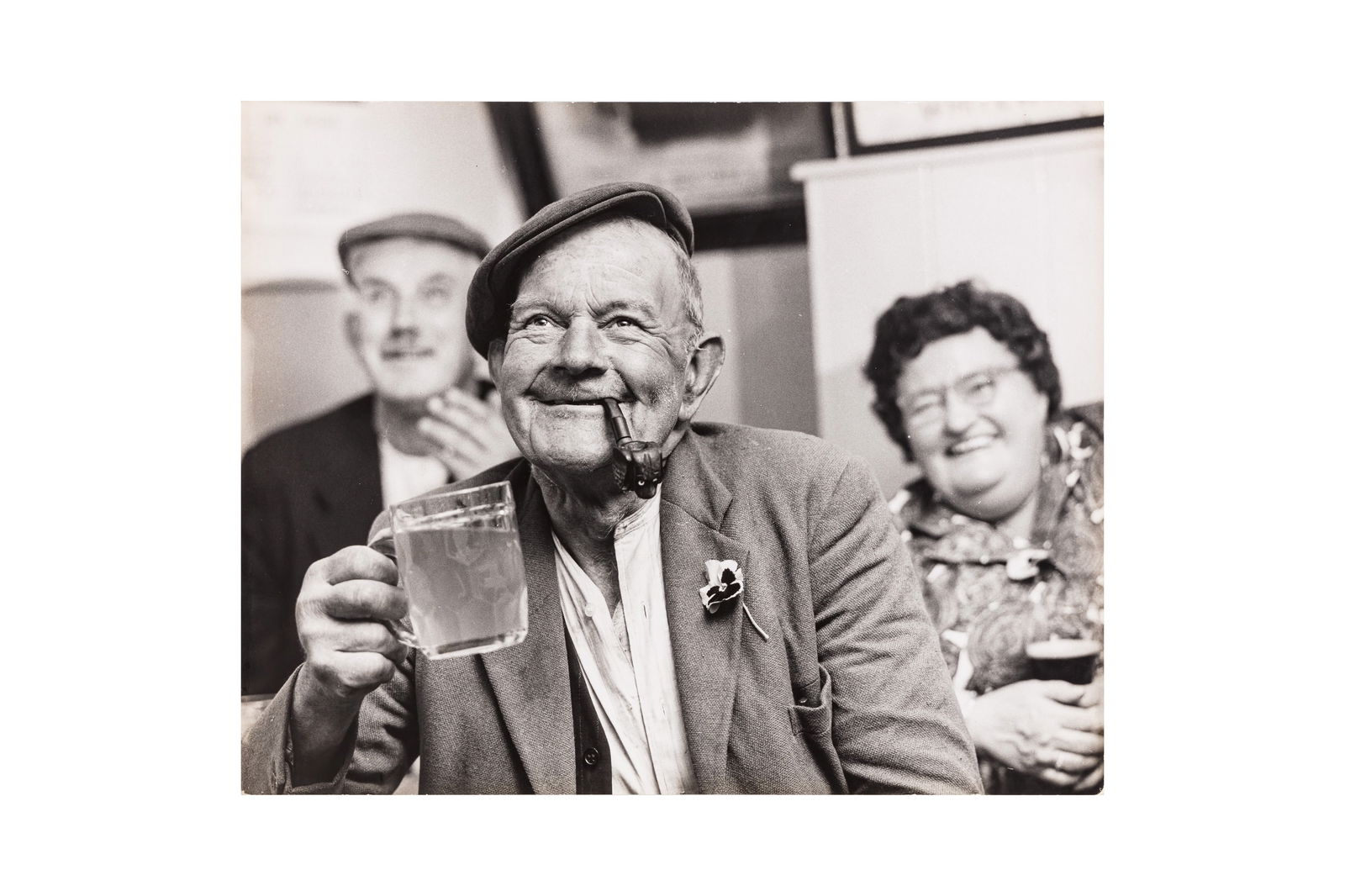 § Bert Hardy (1913-1990): Bert Hardy (1913-1990) PUB PORTRAIT, c.1960. Vintage silver gelatin press print, image/sheet size 300 x 380mm, with Hardy's Burrows Mews stamps verso.