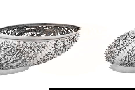 A late 19th / early 20th century Chinese export silver bowl, Canton circa 1900, marked Xie Chang,: A late 19th / early 20th century Chinese export silver bowl, Canton circa 1900, marked Xie Chang, probably retailed by Sing Fat Qing dynasty. Of compressed circular form upon a collet foot. The sides