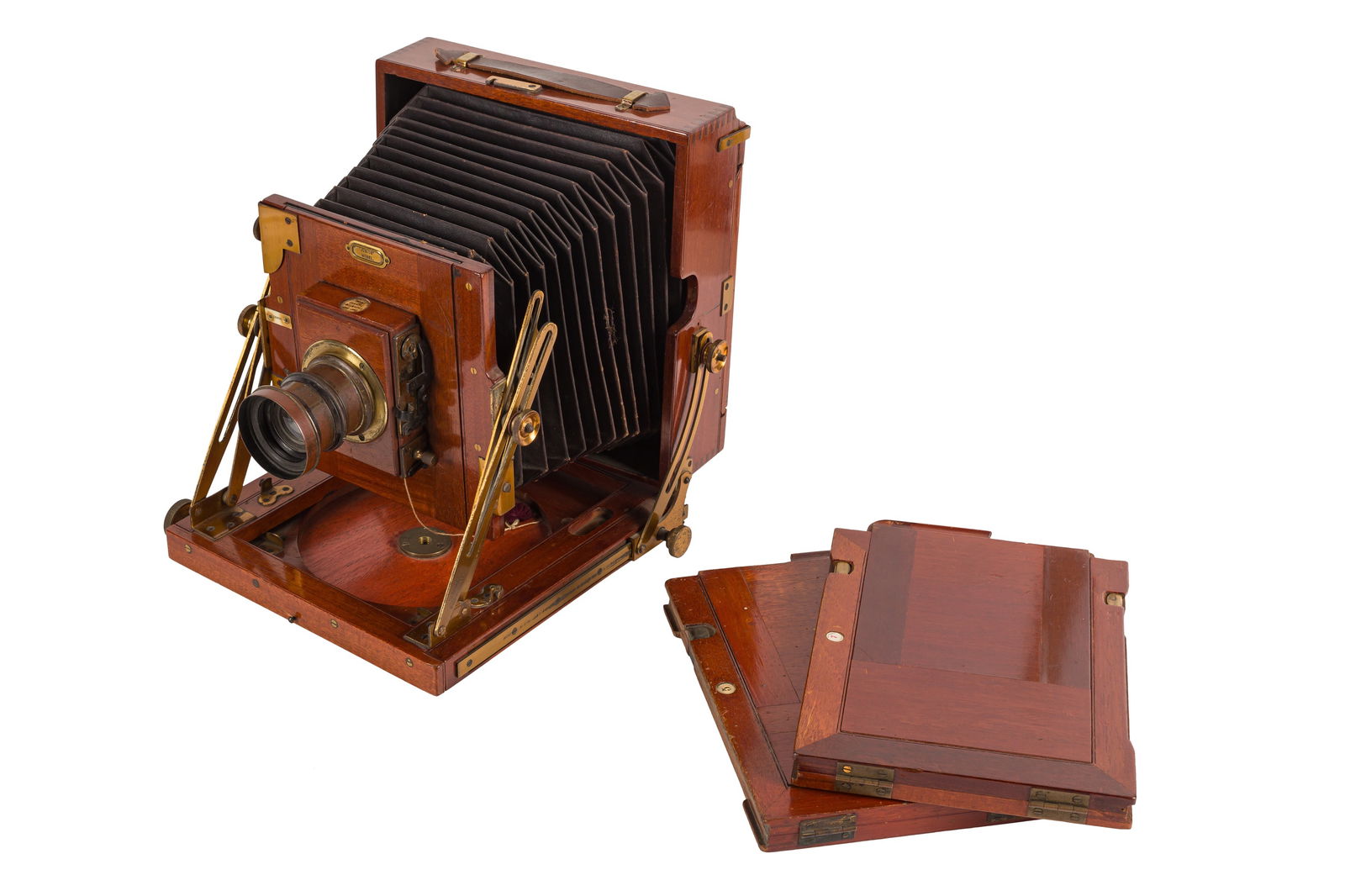 A Sanderson Half Plate Field Camera: A Sanderson Half Plate Field Camera Serial No: 14670 Body: VG - some wear to bellows Shutter: working Lens: Unmarked f/8 Optics: G Notes: complete with 2 mahogany DDS