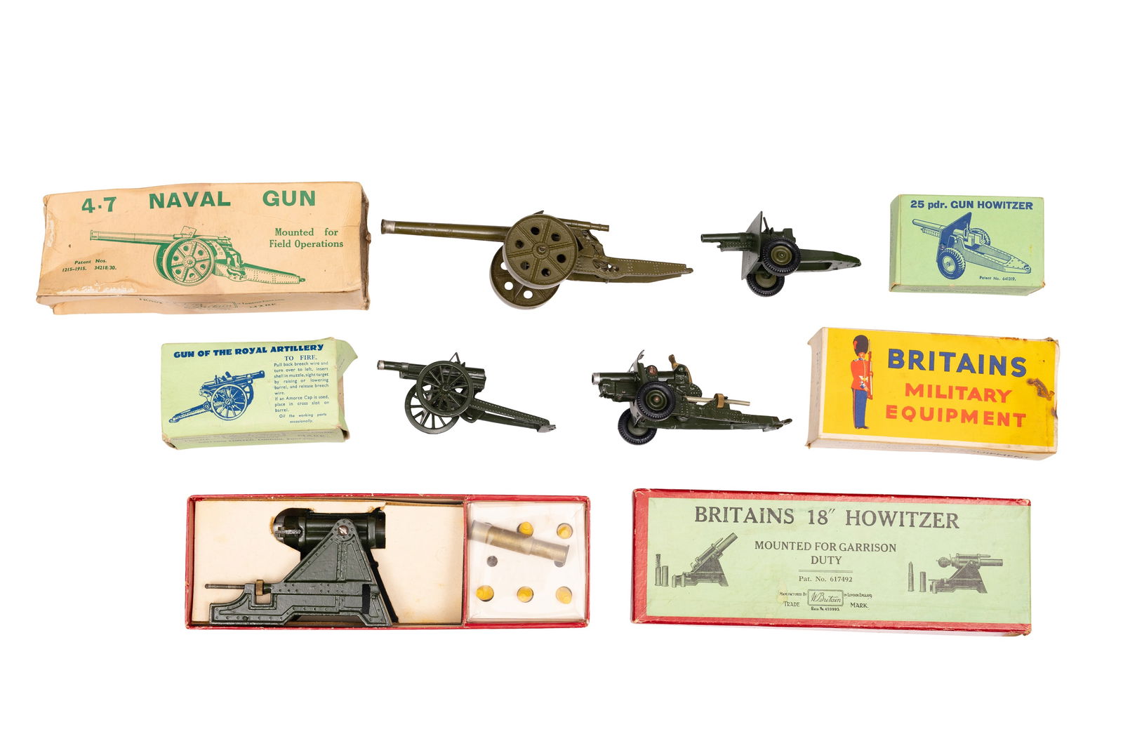 A MIXED GROUP OF BRITAINS GUNS: A MIXED GROUP OF BRITAINS GUNS, the group to comprise of No 2106 18" Howitzer, No 1292 R.A Gun, No 2026 Howitzer gun, 4.7 Naval gun and a 1725 Howitzer. Condition range from good to very good in poor