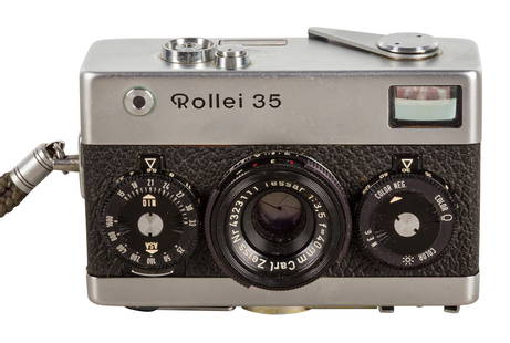 A Rollei 35 Viewfinder Camera: A Rollei 35 Viewfinder Camera Serial No: 3007267 Body: G/VG Shutter: working Lens: Carl Zeiss 40mm f/2.8 Tessar ( 4323111) Optics: G Notes: German version, shutter advance slightly squeaky, would bene