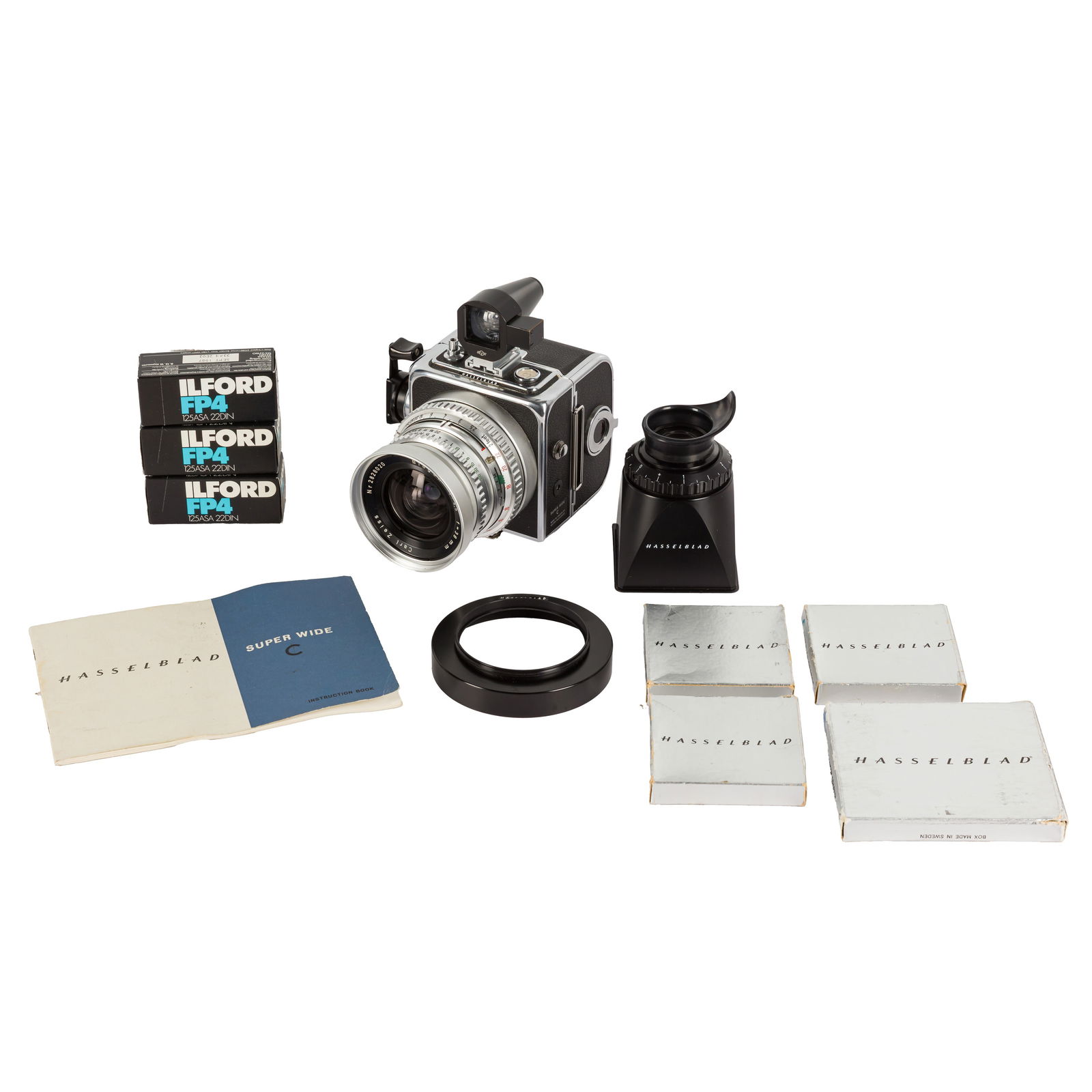 A Hasselblad SWC Wide Angle Medium Format Camera: A Hasselblad SWC Wide Angle Medium Format Camera Serial No: TVW4628 (Body) UI455634 (Back) Body: VG/E Shutter: working Lens: Carl Zeiss 38mm f/3.5 Biogon (2828020) Optics: VG/E Notes: Complete with Ha